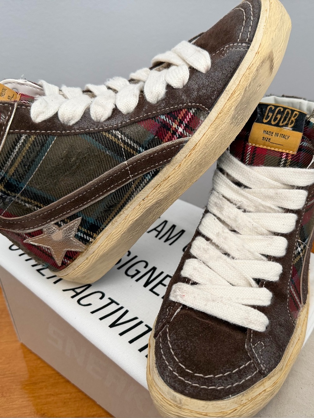 Golden Goose Sz37. $560. VVEUC HTF Prestine